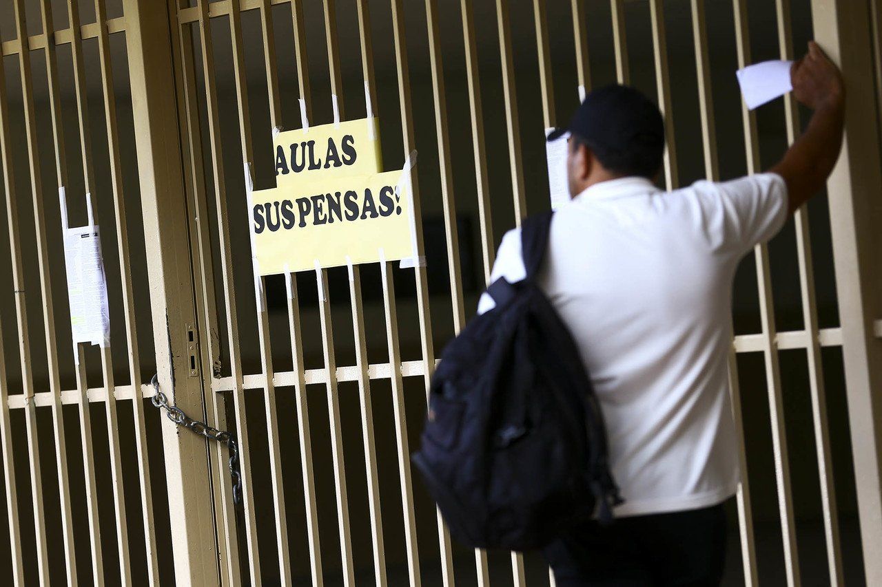 Coronavírus veja quais redes de ensino suspenderam suas aulas Nova