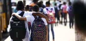 Ataques a escolas: promover cultura de paz pode ser caminho a longo prazo
