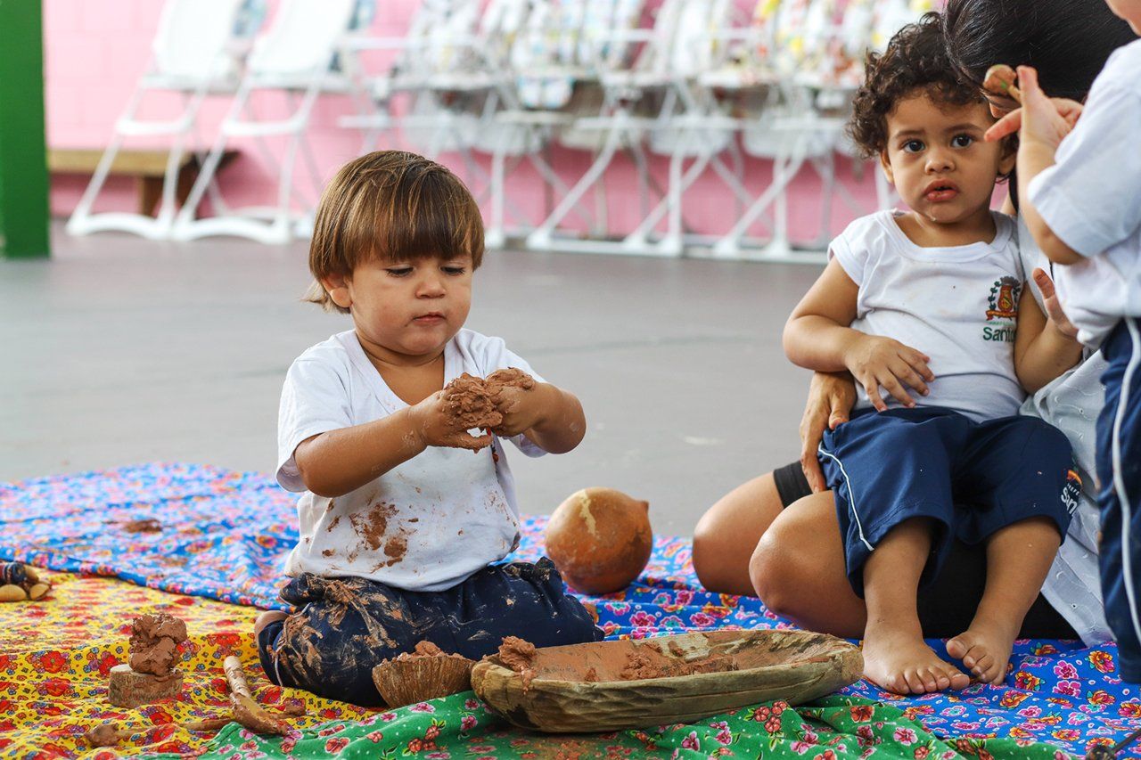 Seis brincadeiras que estimulam o desenvolvimento infantil