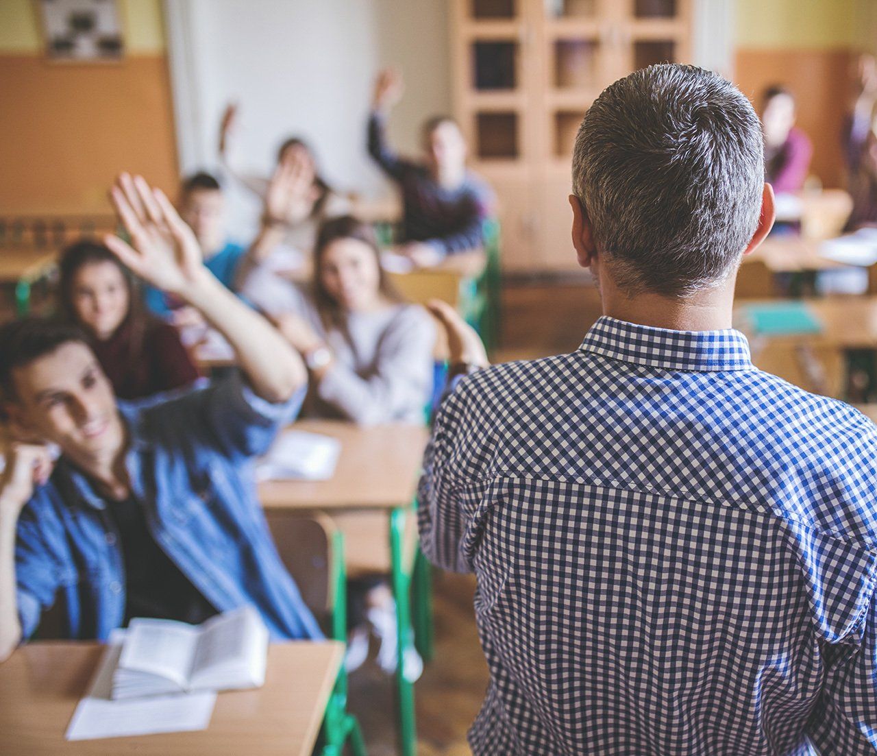 Ambiente escolar é o mais citado por brasileiros entre os locais