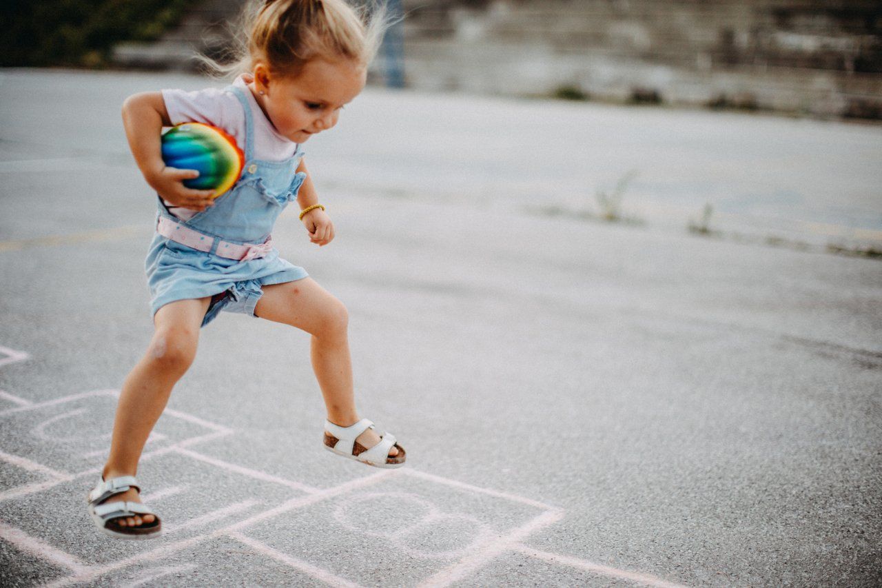 Brincadeira que educa: aprendizagem lúdica envolvendo jogos