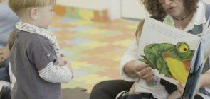 Educação Infantil: série de vídeos mostra como fazer leitura para bebês e desenho coletivo