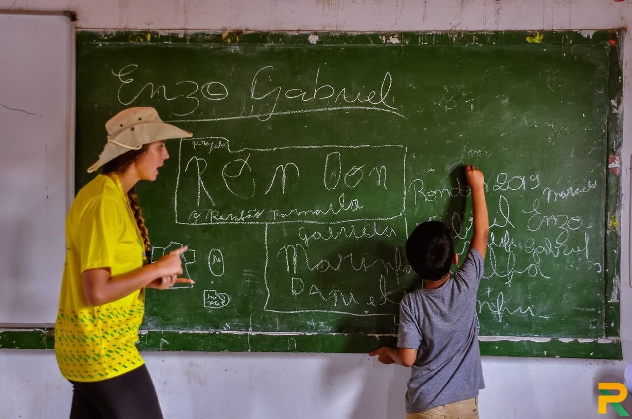 Integrante do Projeto Rondon durante uma aula na Operação Parnaíba, no Piauí