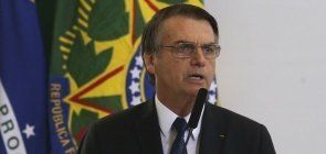 Bolsonaro assina decreto sobre nova política de Alfabetização no Brasil