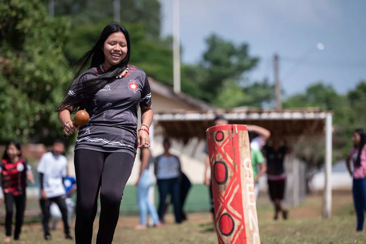 Indígenas ensinam jogos, danças e brincadeiras do povo Guarani no