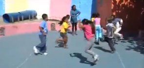 Brincadeiras de correr na pré-escola