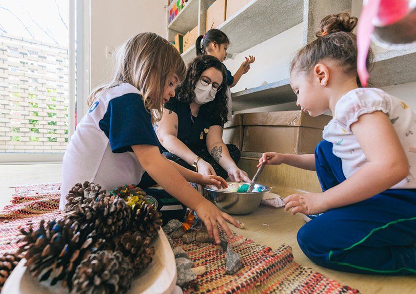 Ensino médio em Eu melhor em escola estão cozinha, música e