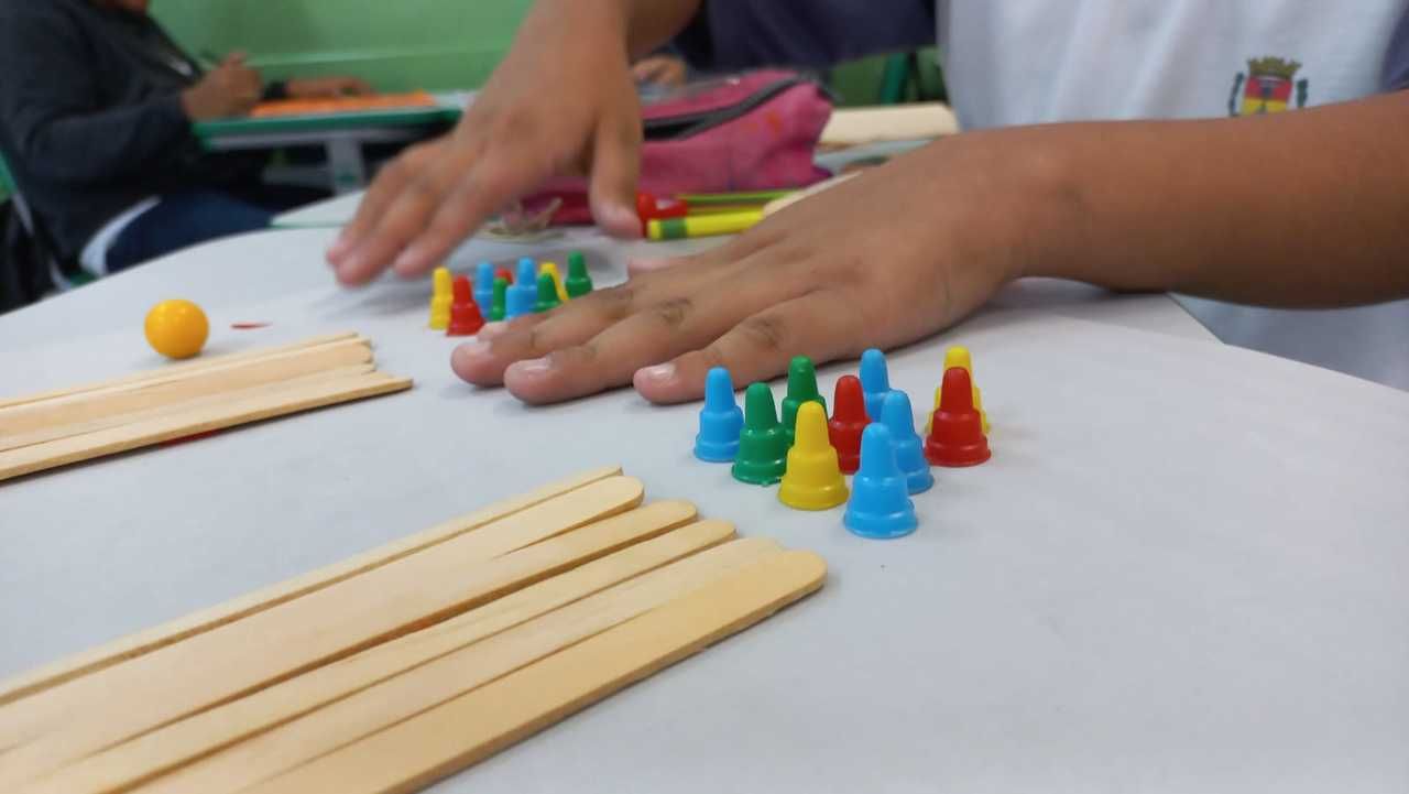 Use jogos construídos pelos alunos para celebrar o Dia da Matemática