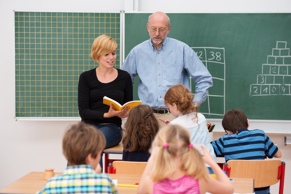 Tem um estagiário de Pedagogia ou Licenciatura em minha sala de aula. E  agora?