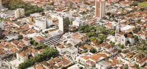 Cidade no interior de São Paulo oferece vagas para professor auxiliar, diretor e outros cargos