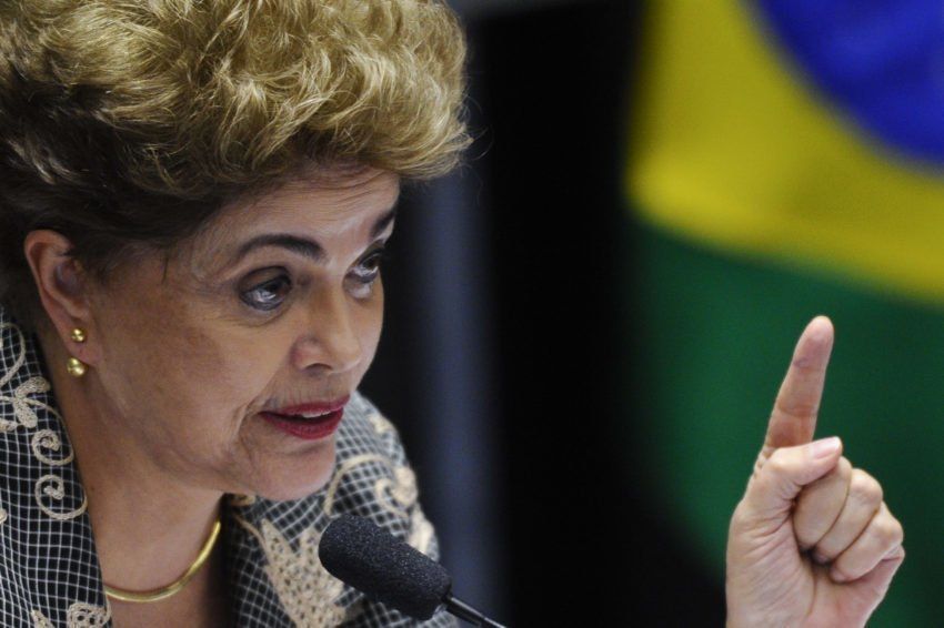 Dilma Roussef em audiência no Senado