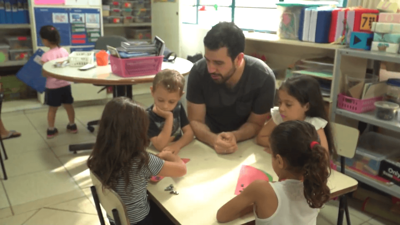 Kindergarten – um jogo para cuidar de bebês
