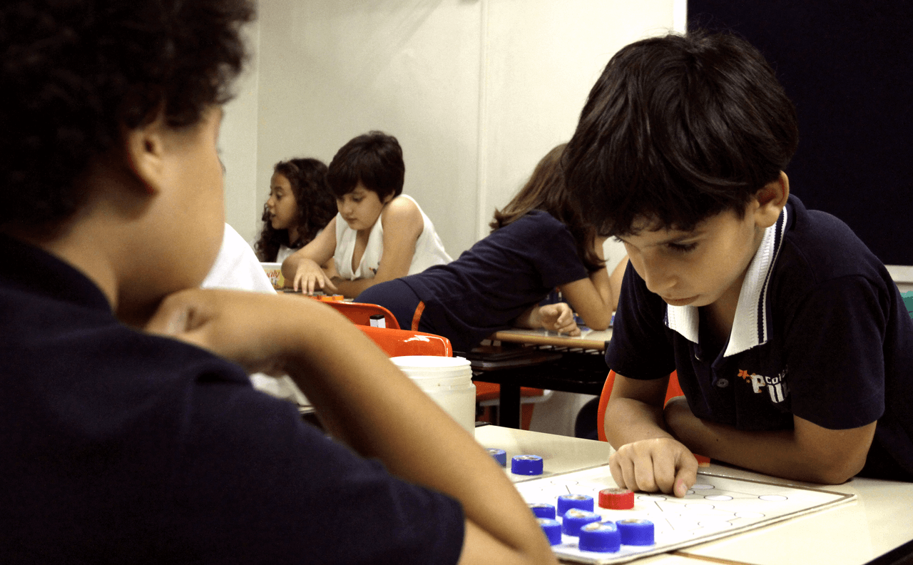 Xadrez - Suas possibilidades pedagógicas e contribuições