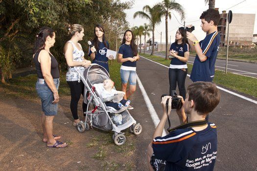 Espaços públicos da cidade de Campo Bom, como o parque do Complexo Cultural CEI, são frequentemente foco das notícias apresentadas pela turma da TV online. Foto: Tamires Koop