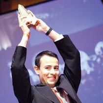 Felipe Bandoni de Oliveira, de São Paulo, é o Educador do Ano 2012