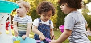 Educação Infantil: brincadeiras para as crianças se refrescarem no calor