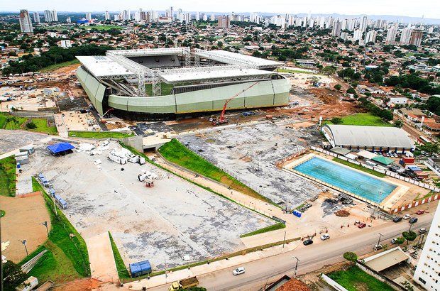 Cuiabá. As obras da Arena Pantanal estão sendo finalizadas. O investimento previsto é de 570 milhões de reais. Com capacidade para 44,3 mil espectadores, o projeto prevê a construção de um complexo que contará com restaurantes, hotéis, estacionamentos, lagos, bosque e pista para caminhada.