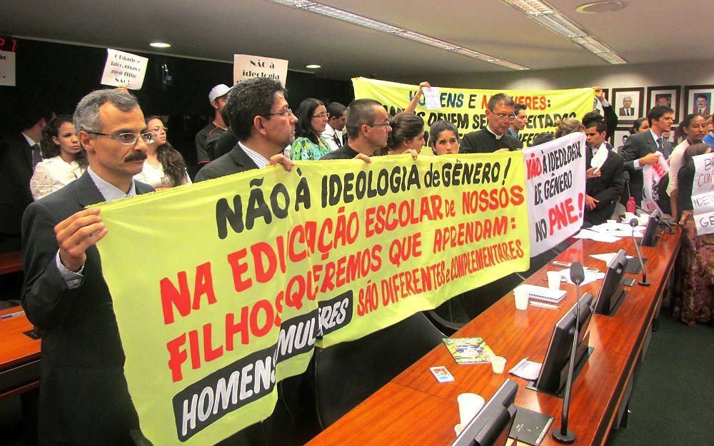 Como responder a uma notificação do Escola sem Partido | Nova Escola