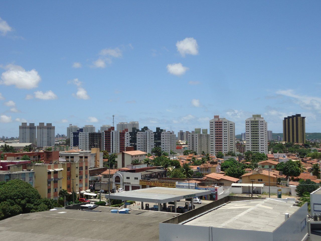 Região central e prédios de Parnamirim, Rio Grande do Norte