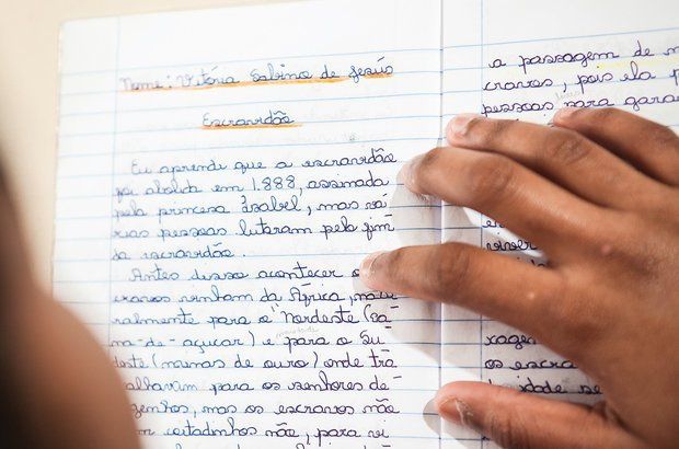 Os alunos registravam suas descobertas no caderno, que era analisado pelo docente. Raoni Maddalena